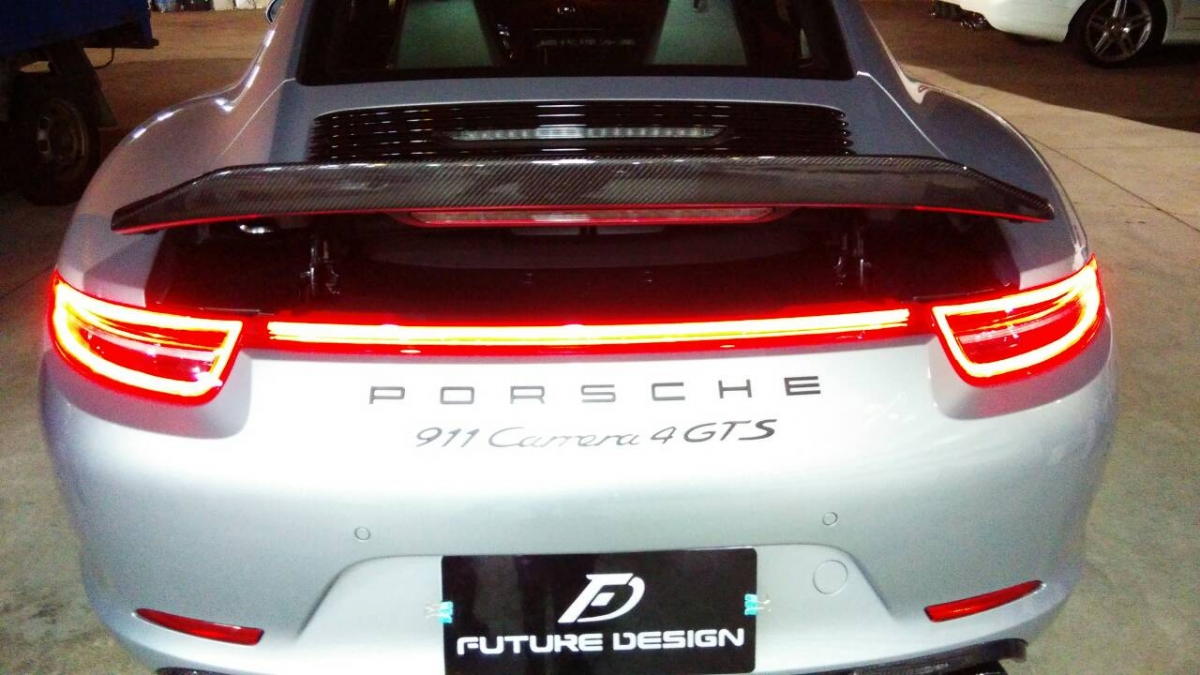 porsche 保时捷 911 v款 碳纤维 卡梦 尾翼